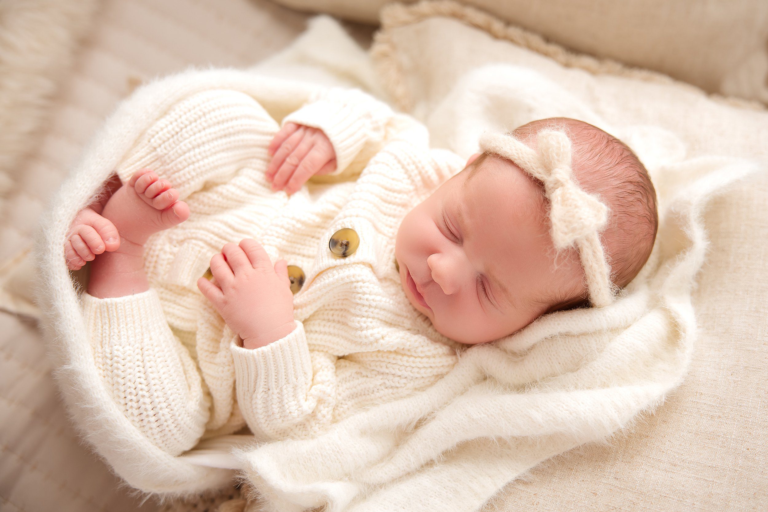 lifestyle newborn photographer in madison ct