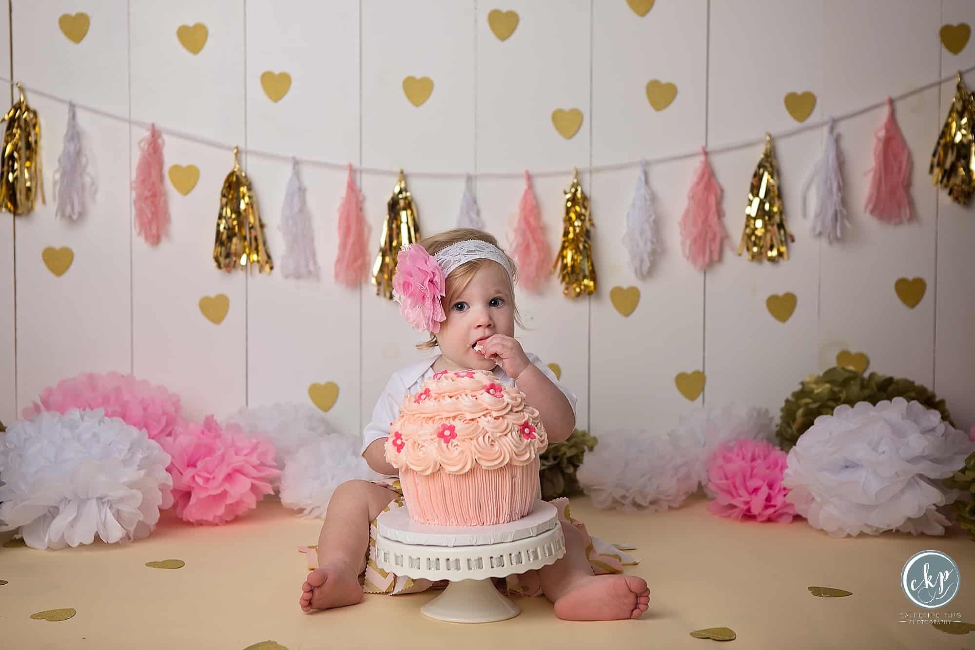 first birthday smashcake photography by catherine king photography a ct baby photographer