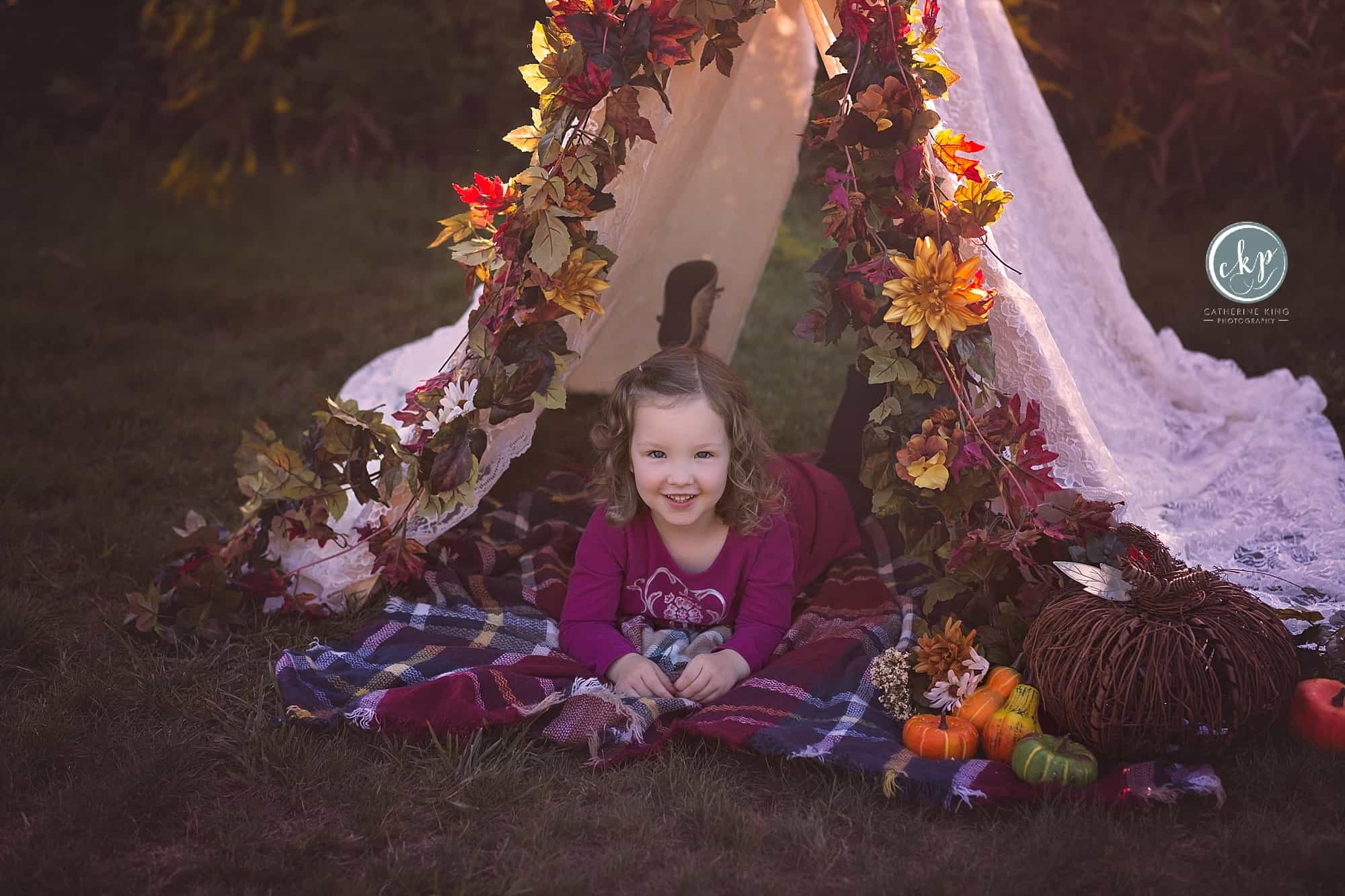 fall family photography with a diy teepee by catherine king photography a ct family photographer