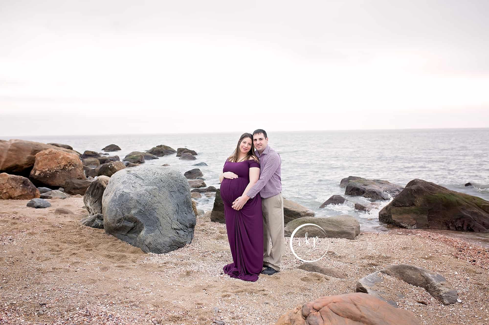 expecting twins maternity photography session by ct maternity photographer