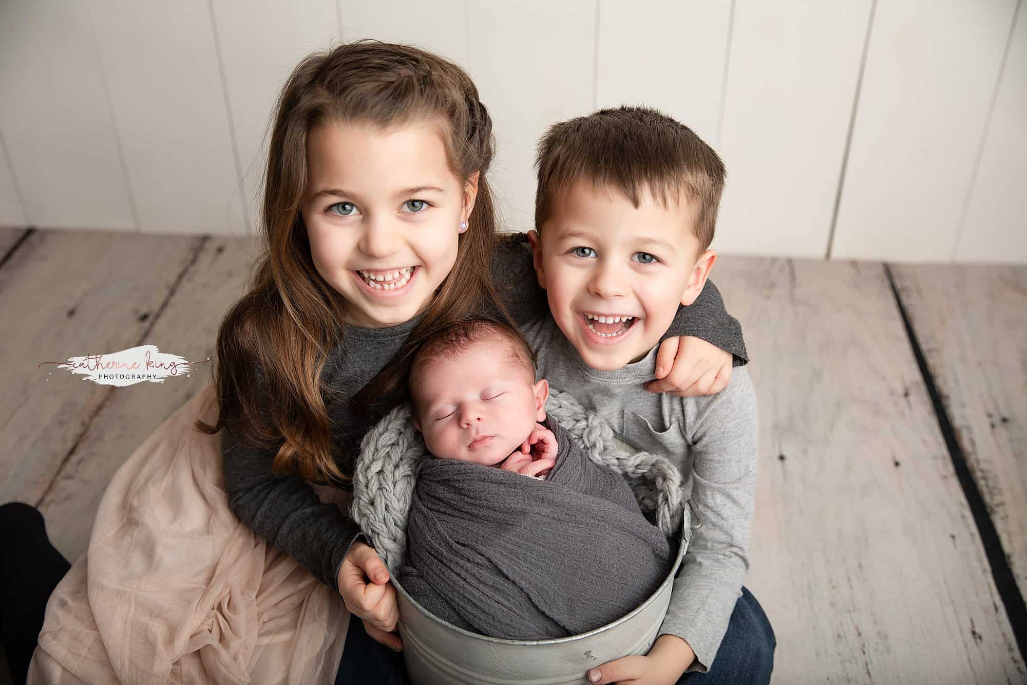 incorporating siblings in your newborn photographs