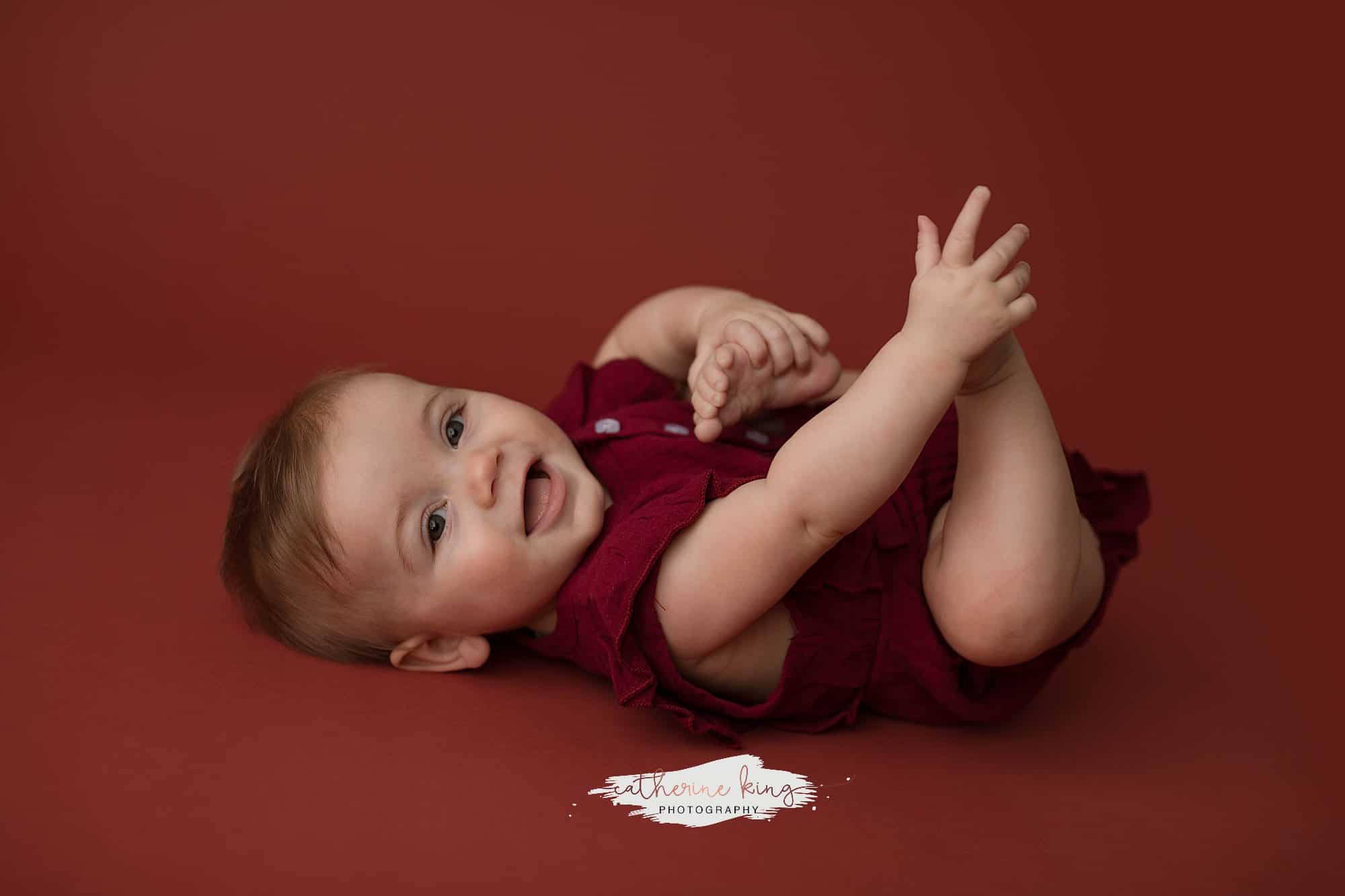 NEW! Minimal sitter photoshoot for babies between 3-11 months old