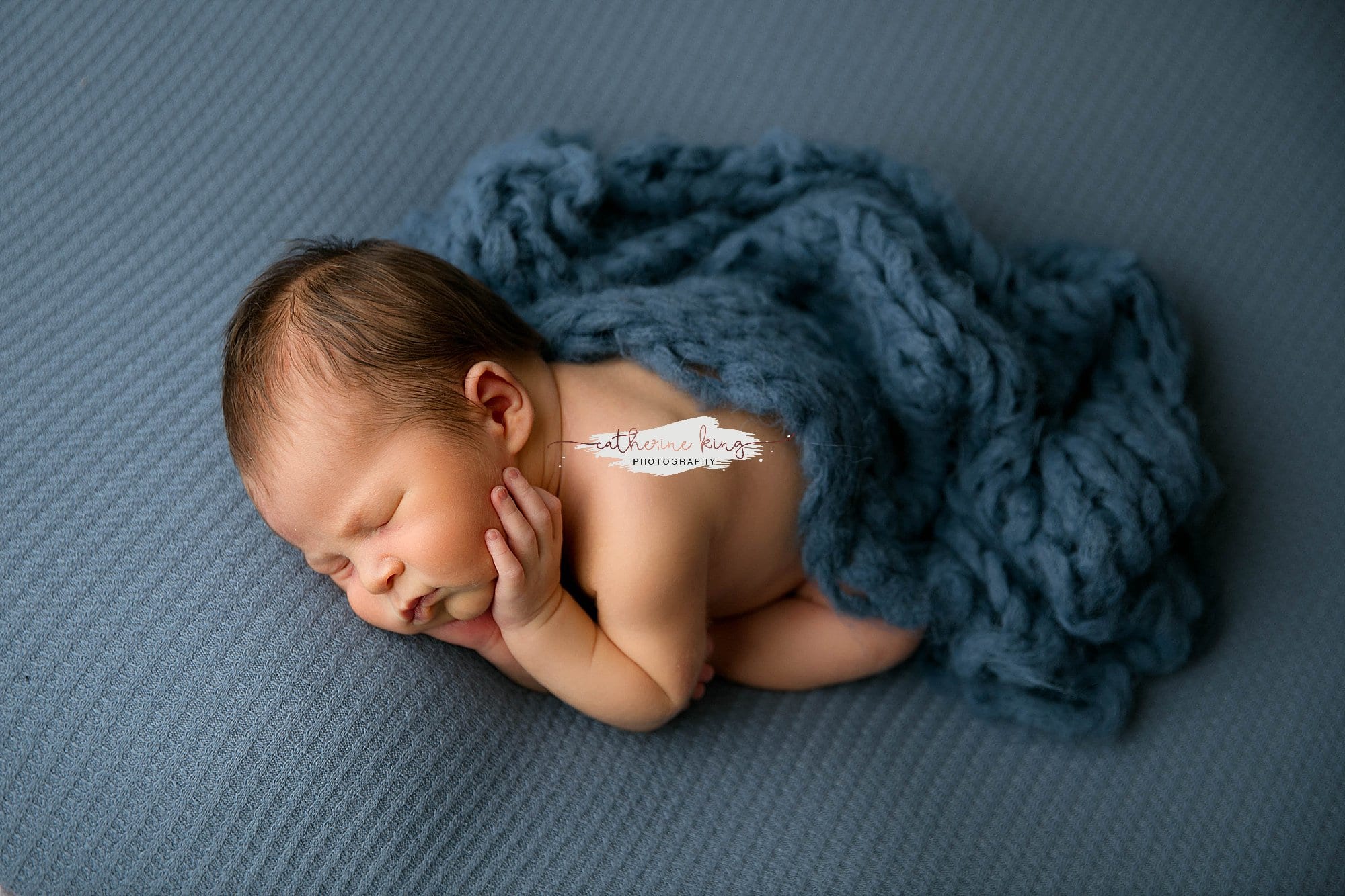 Top 5 Newborn Photography Poses on Seamless Fabric Backdrop