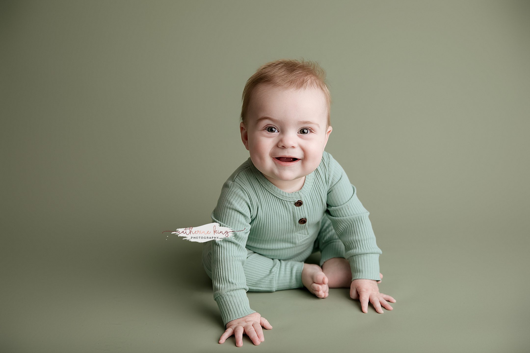 Minimalistic Baby Milestone Photoshoot with 7-Month-Old Hayes