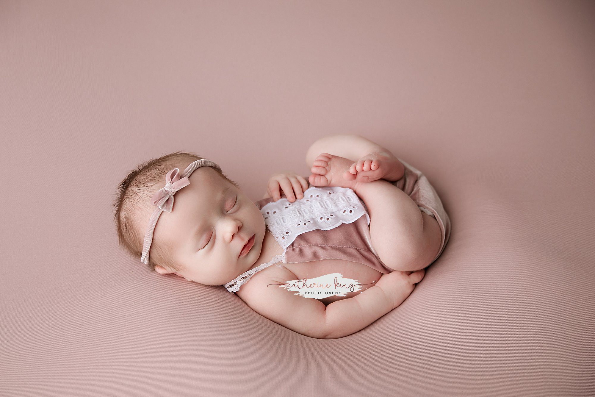 Choosing the Perfect Newborn Photographer: A Guide for Expectant Parents in Connecticut