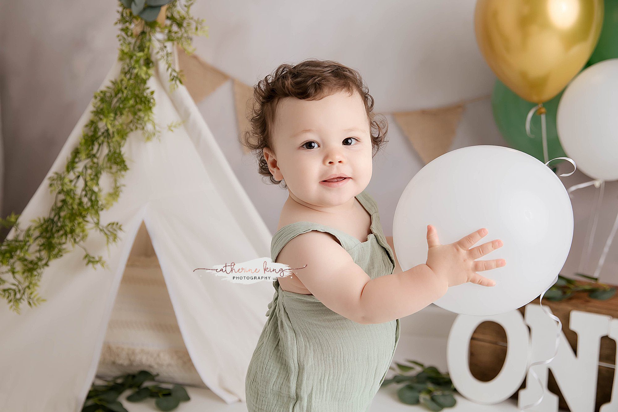 Celebrate Your Baby's First Birthday Milestone with Stunning Photography