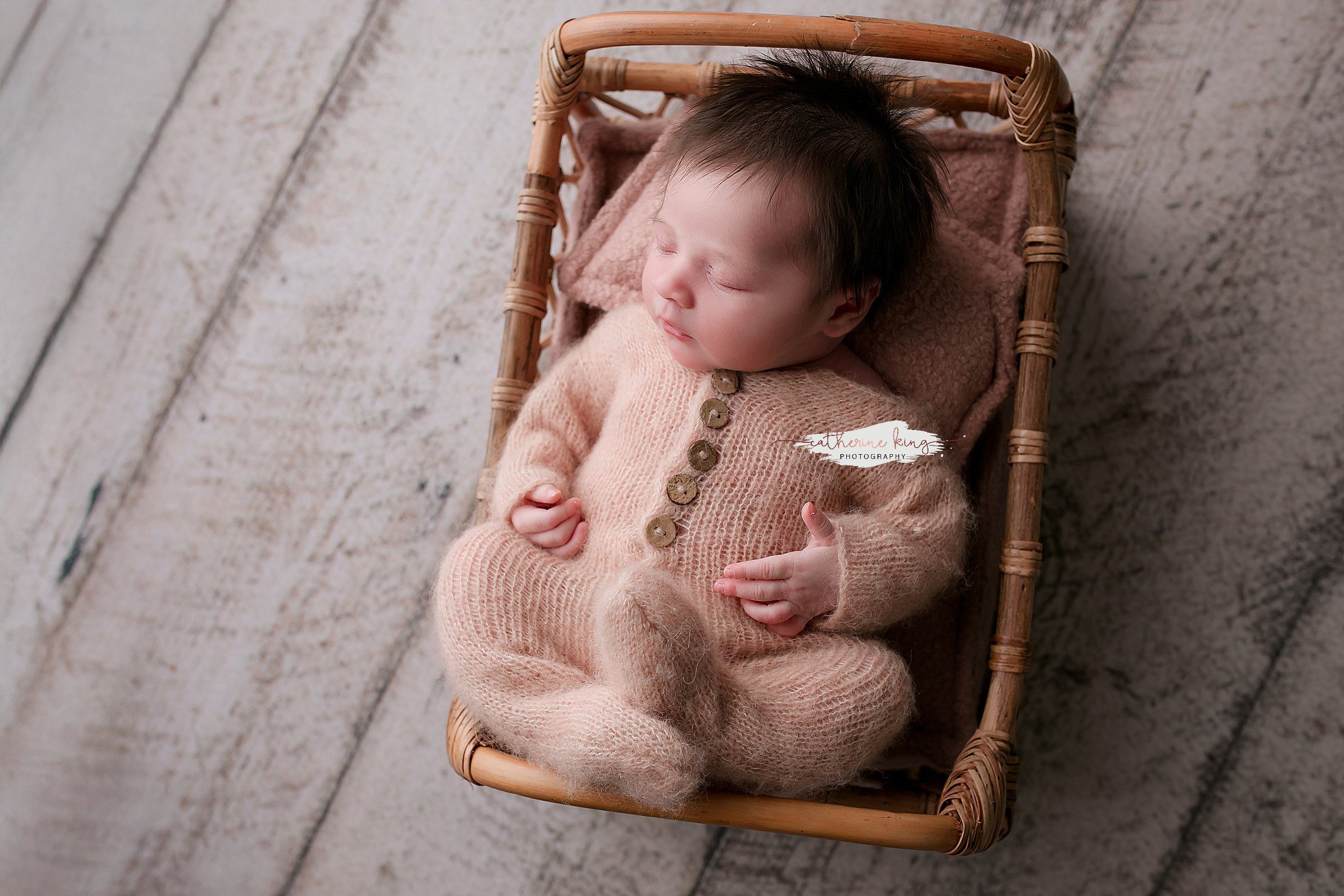 here are 6 things to consider when choosing your newborn photographer in connecticut