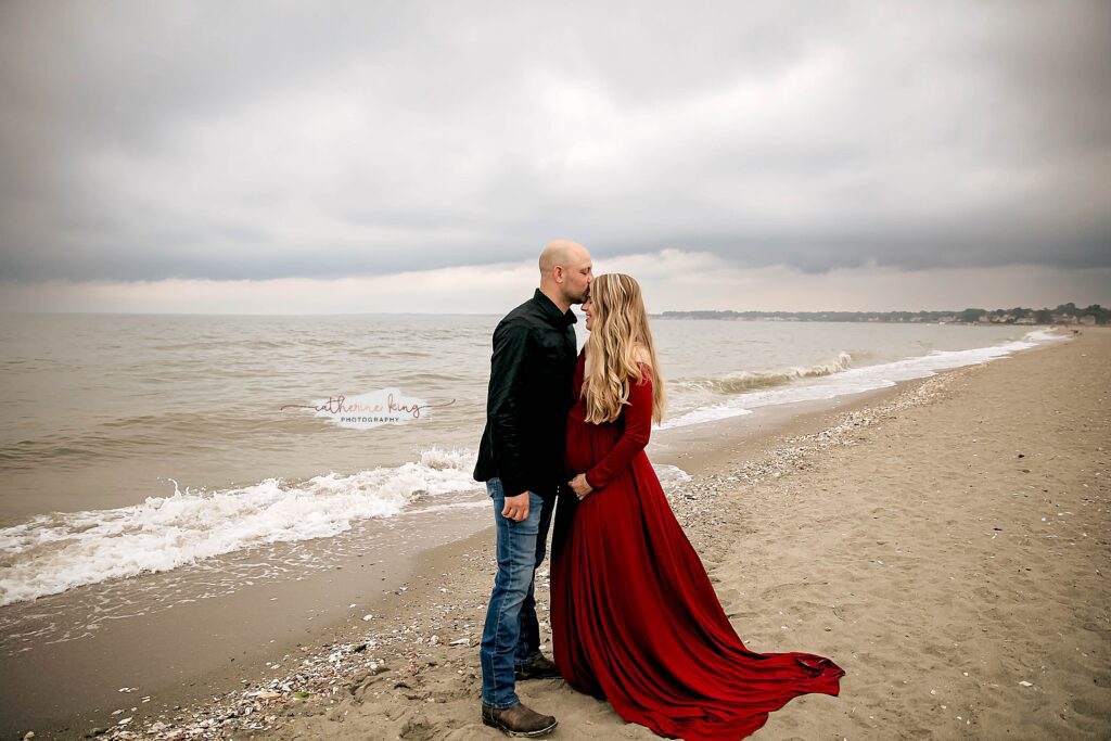 beach maternity photos connecticut in the fall